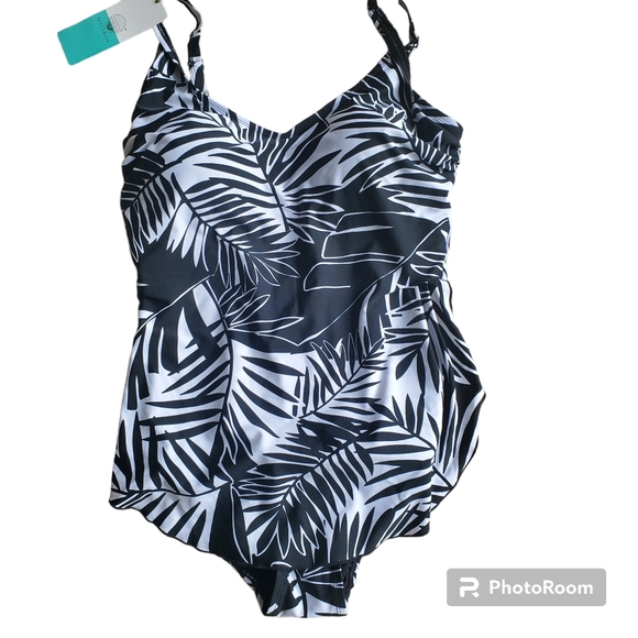 Sea & Sand Other - Sea & Sand 1 piece blsck and white swim suit